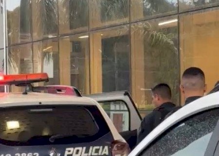 Veterin&aacute;ria volta ao hospital para visitar marido queimado e acaba presa