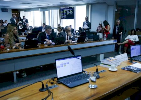 Senadores discutem ritmo de tramitação da PEC do fim da escala 6x1