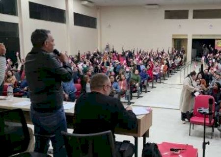 Professores rejeitam proposta da prefeitura de 3,4% de aumento