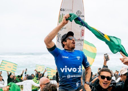 Yago Dora dá lindos aéreos, vence italiano e é campeão em Saquarema