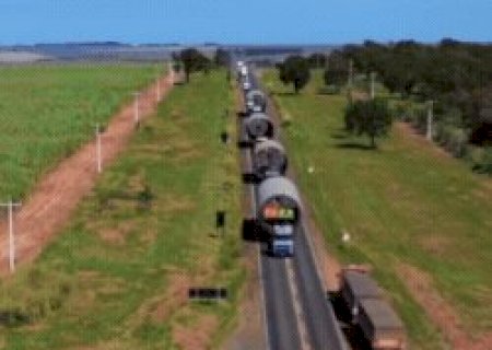 Ap&oacute;s levar maior sino do mundo, motorista carrega pe&ccedil;a de 43 toneladas