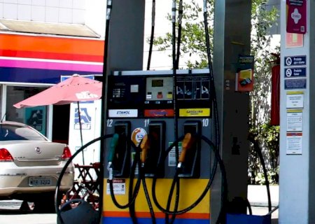 Concorrência do etanol e subvenção fazem preço da gasolina cair