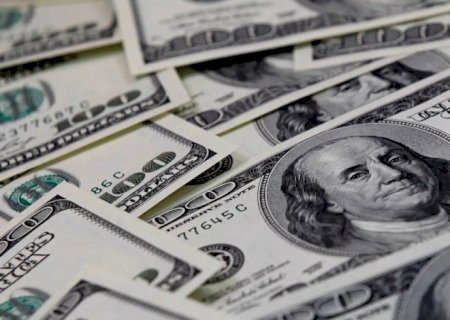 Bolsa cai 2,22%, e dólar volta a subir acima de R$ 5,06