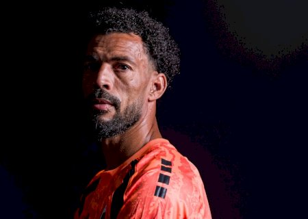 Humilde, "chato pra cacete" e modelo por um dia: as facetas de Vozinha, sensação da Copa