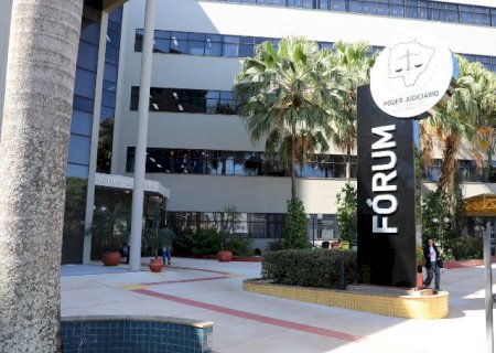 Juiz condena comerciante a indenizar entregador agredido em retirada de pedido