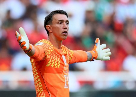 Vilão no Uruguai, Muslera acumula falhas em outras Copas do Mundo; veja lances