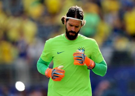 Bastidores: presidente da CBF veta uniforme vermelho para goleiros do Brasil contra a Escócia