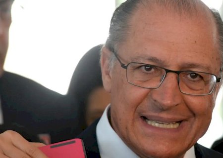 É factoide do clã Bolsonaro para desviar do caso Master, diz Alckmin