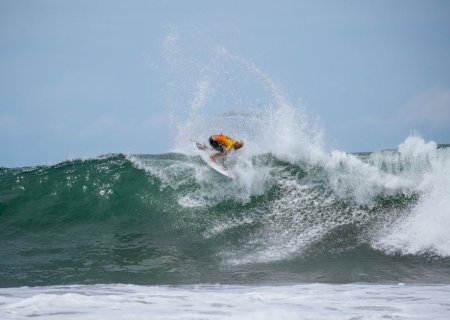 Ítalo Ferreira e Gabriel Medina vencem e vão às quartas em El Salvador