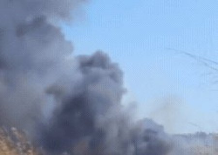 Fuma&ccedil;a preta em terreno perto do aeroporto assusta moradores