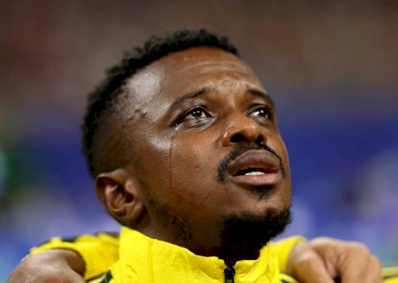 Mokoena chora com hino, salva a África do Sul e refaz caminho do pai, capitão em 2010