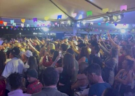Com festa lotada, Mata do Jacinto briga pelo maior arraial de bairro