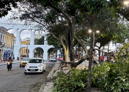 Vendaval ainda causa danos a moradores do Rio de Janeiro