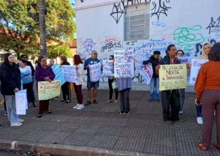 Moradores protestam ap&oacute;s picha&ccedil;&atilde;o em patrim&ocirc;nio hist&oacute;rico e s&eacute;rie de furtos