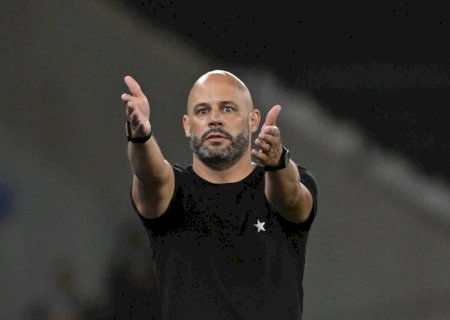 Franclim evita falar sobre uso de Danilo no Botafogo após 13º jogo no Brasileiro: "É um não assunto"