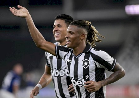 Palmeiras aumenta proposta por Danilo e aguarda decisão do Botafogo