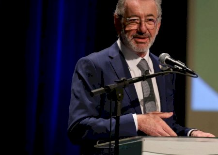 “Brasil não vai abandonar a mesa', diz ministro sobre taxação dos EUA