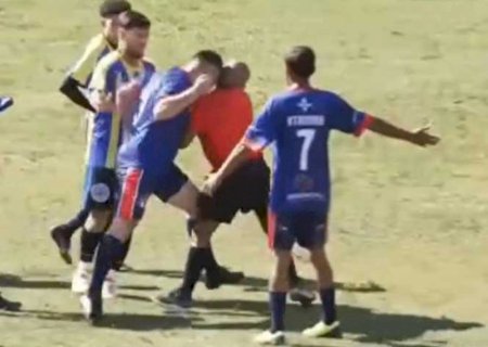 Árbitro toma cabeçada em jogo da várzea em SP e terá que fazer cirurgia; veja o vídeo