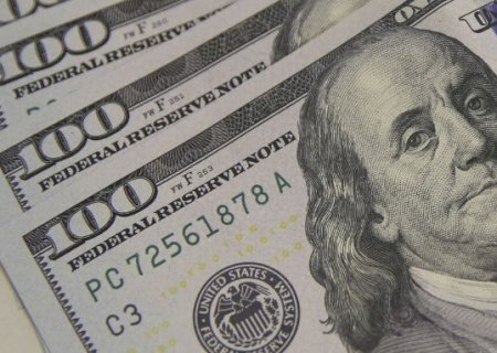 D&oacute;lar &agrave; vista abre a semana em queda e fecha cotado a R$ 5,08