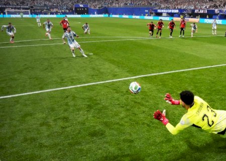 Web reage a pênalti perdido por Messi contra o Egito: "Igual ao Bruno Guimarães"