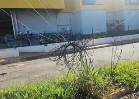 C&acirc;mara aprova projeto que obriga empresas a retirar fios soltos de postes