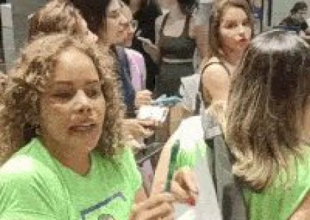 Manifesta&ccedil;&atilde;o termina com promessa de "&ecirc;xodo" por instrutor demitido