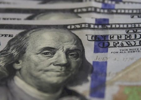 Dólar supera R$ 5,20, e bolsa cai com expectativa por juros nos EUA