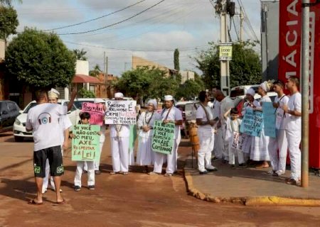"As pessoas precisam aprender a respeitar a cren&ccedil;a alheia", clama pai de santo