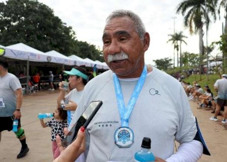 Ao lado de competidores de todas as idades, Jo&atilde;o faz da corrida um rem&eacute;dio