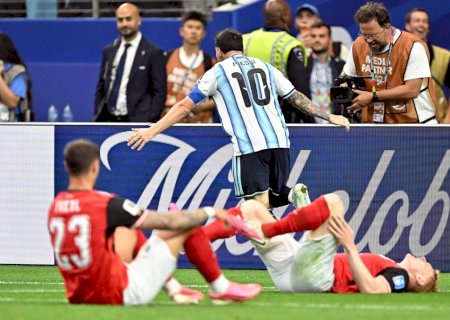 Conhece os atalhos: artilheiro da Copa, Messi é o jogador de linha que menos se movimentou na primeira fase