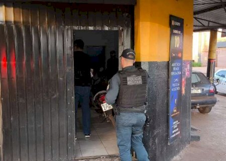 Homem &eacute; encontrado morto com m&atilde;os amarradas dentro de loja
