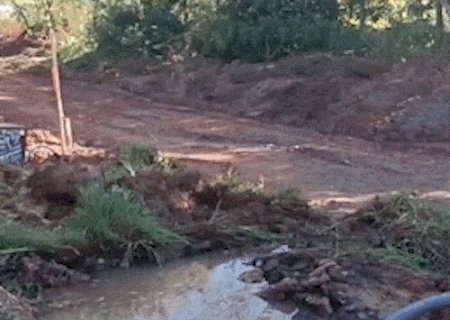 Moradores acordam com fossas quebradas e reclamam de falta de aviso sobre obra