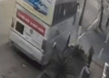 V&iacute;deo flagra ciclista apalpando corredora durante treino na rua