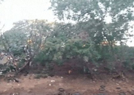 Rio Anhandu&iacute; vira lix&atilde;o com descarte irregular de pneus