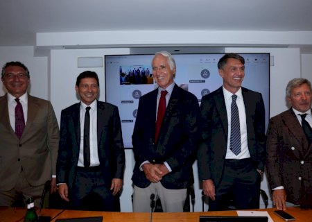 Crise na Itália: sem Pirlo, Maldini e Leonardo decidem renunciar, mas federação tenta mantê-los
