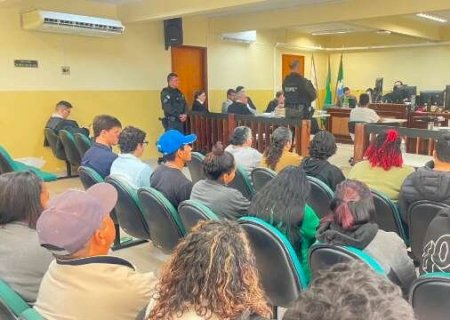 J&uacute;ri condena trio e absolve jovem pela morte de pintor enterrado em quintal