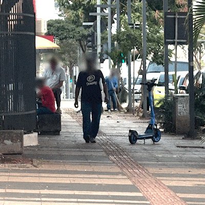 Patinetes mal estacionados viram obst&aacute;culo em cal&ccedil;adas e ciclovias