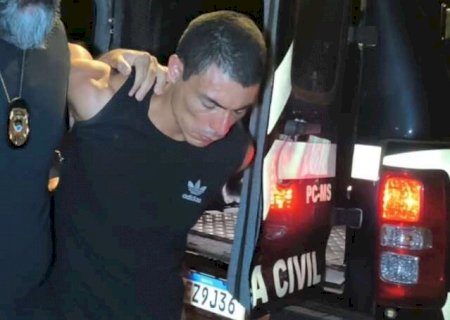 Suspeito de pilotar moto em execu&ccedil;&atilde;o de jovem em garagem &eacute; preso