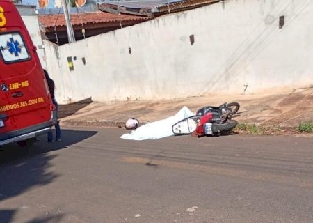 Cozinheira de asilo morre em acidente entre caminh&atilde;o e moto
