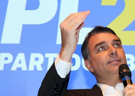 Filho mais velho de Bolsonaro, Flávio disputa a Presidência pelo PL
