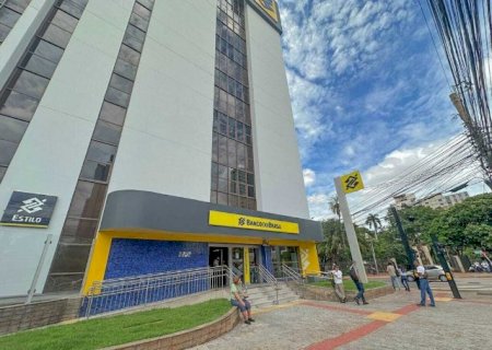 No dia do &ldquo;vale&rdquo;, banc&aacute;rios fazem paralisa&ccedil;&atilde;o nacional de 24 horas