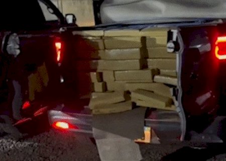 PRF prende homem com caminhonete roubada abarrotada de maconha na BR-060