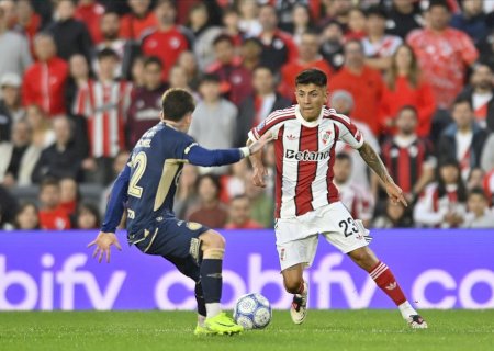 Alvo do Flamengo, Almada estreia pelo River Plate com participação em gol e vitória