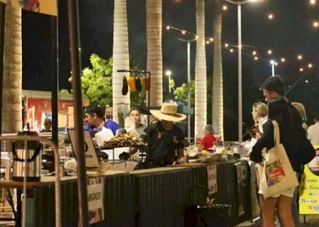 Com cuscuz a licor de pequi, shopping ganha encontro ao ar livre