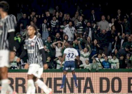 Coritiba vence Corinthians e ultrapassa rival no Brasileir&atilde;o