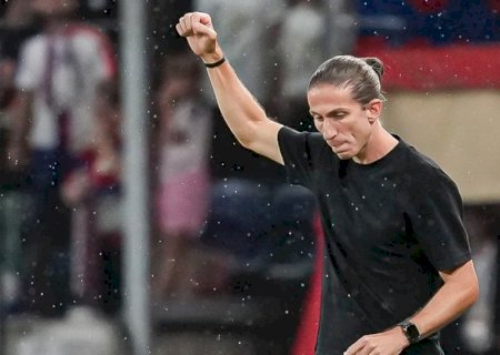 Filipe Luís vence em sua estreia oficial pelo Monaco, pelo playoff da Conference League