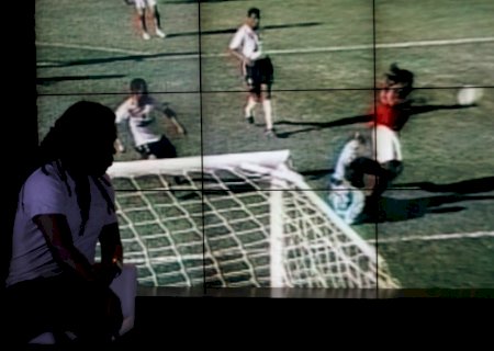 Tinga vibra com pênalti para o Inter em vitória sobre o Corinthians e tira onda: "Que delícia"