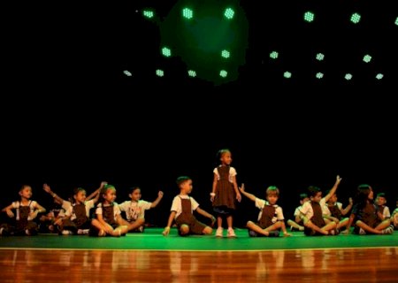 Do Aero Rancho ao palco, 50 crian&ccedil;as descobrem a dan&ccedil;a no teatro