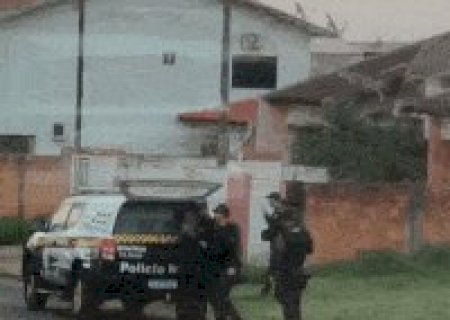 Suspeito de matar vendedor foi preso em mata com pistola usada no crime