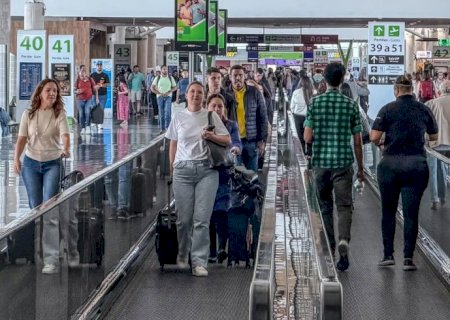Setor de serviços fica estável em junho e sobe 2% no 1º semestre